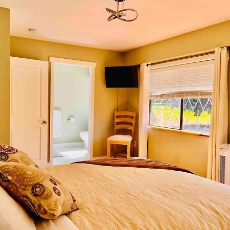 Bed and Breakfast Oceanside Manor - Golf Course View Qualicum Beach Zewnętrze zdjęcie